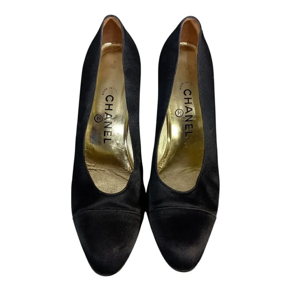 CHANEL product pair